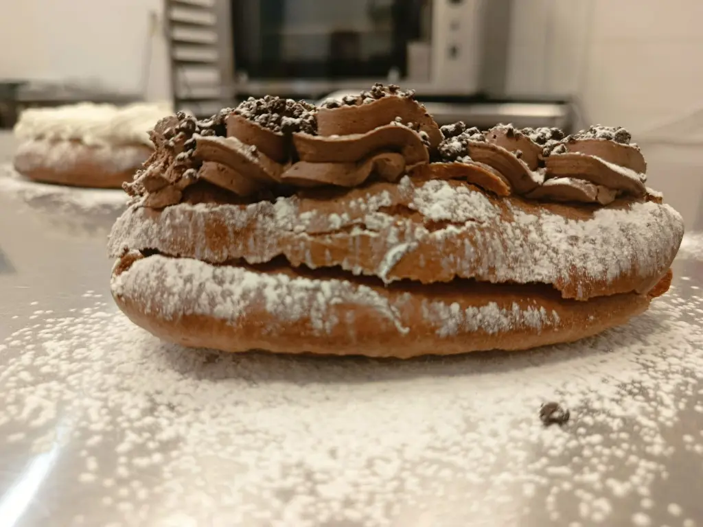 eclair choco.webp